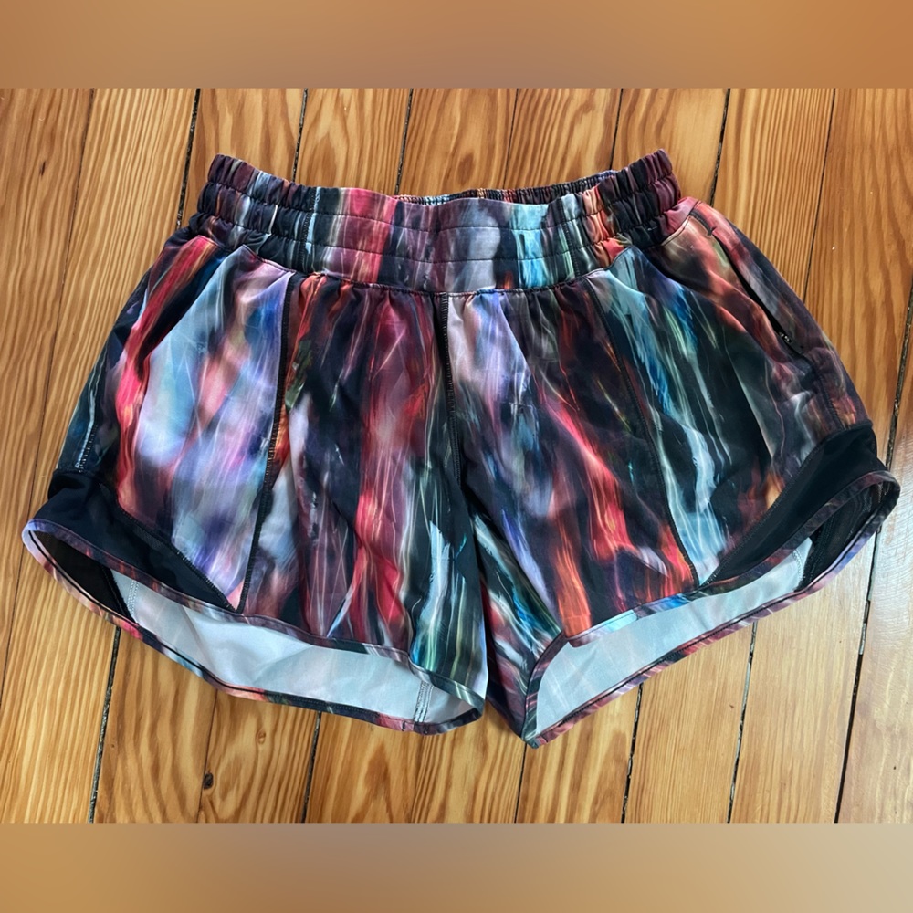 Lululemon Low-Rise Hotty Hot Shorts 4”